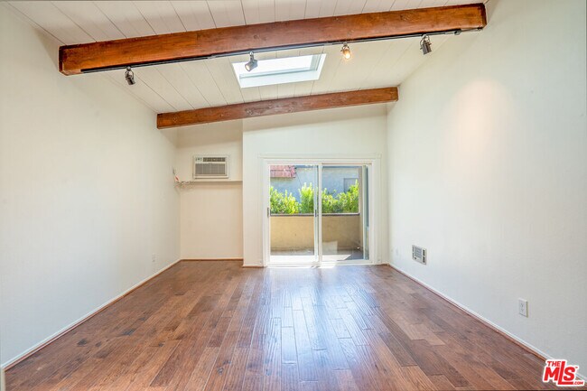 Building Photo - 12014 Kling St