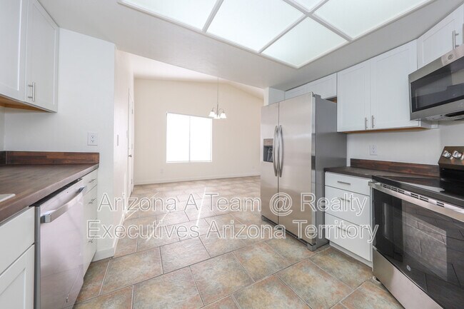 Building Photo - 10140 E Karen Pl