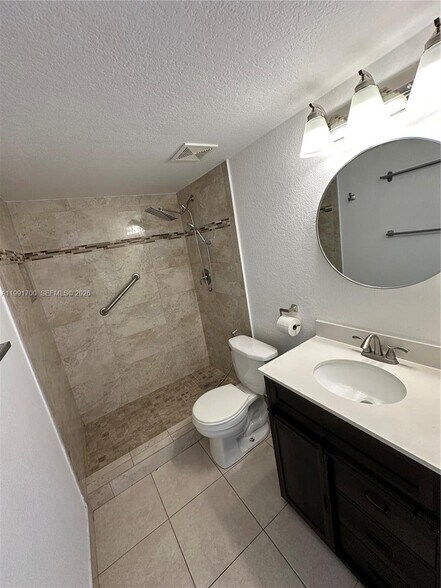 Building Photo - 814 NW 36th Ave