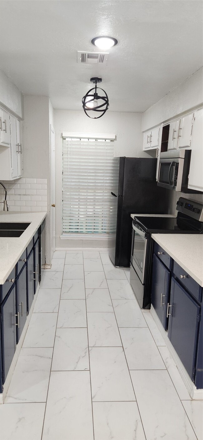 Building Photo - 12447 W Village Dr