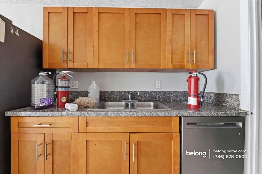 Building Photo - 5700 NW 28th St