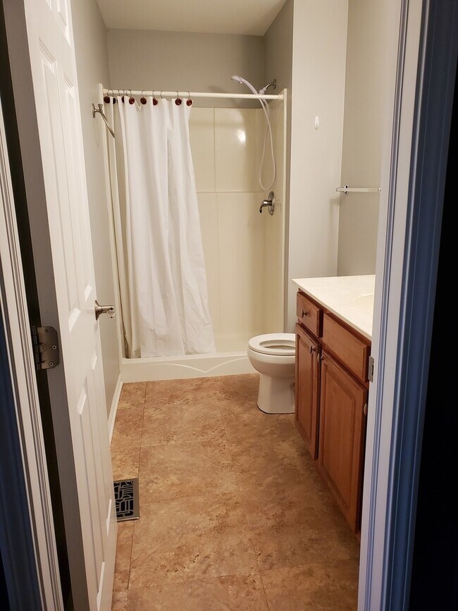 Building Photo - 1204 Riverview Dr