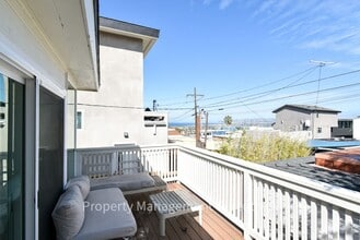 Building Photo - Adorable Studio with an Ocean View