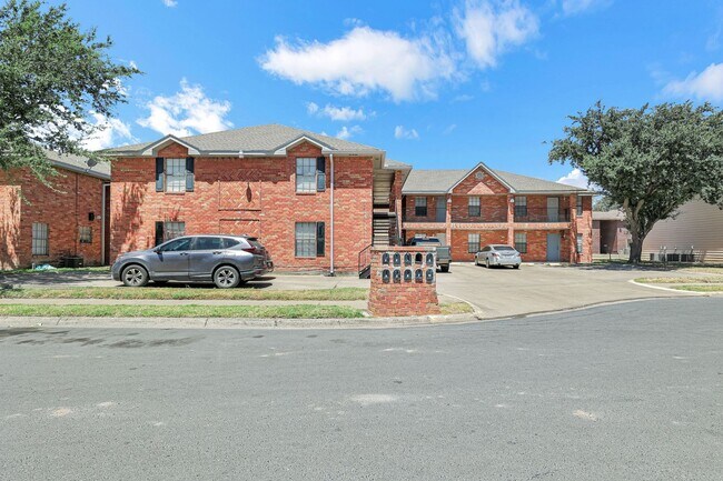 Building Photo - Green Square Apts