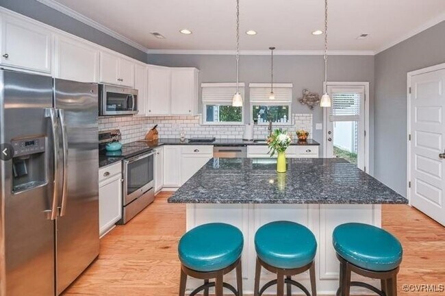 Building Photo - 8013 Rutland Village Dr
