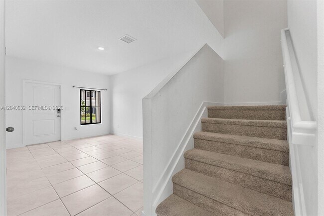 Building Photo - 4825 Dillon St