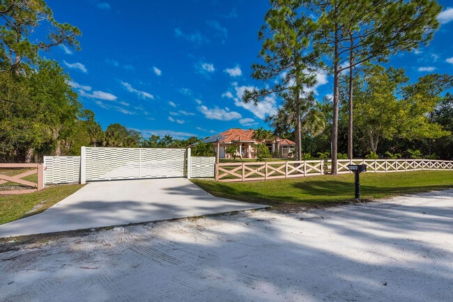 Building Photo - 13577 52nd Ct N