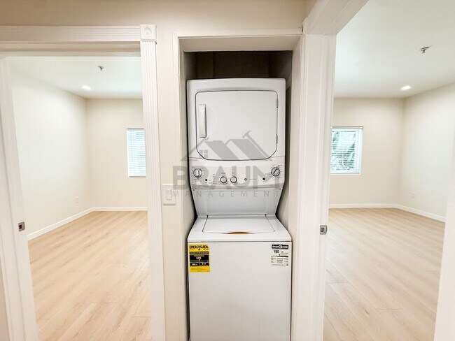 Building Photo - 10849 Fruitland Dr