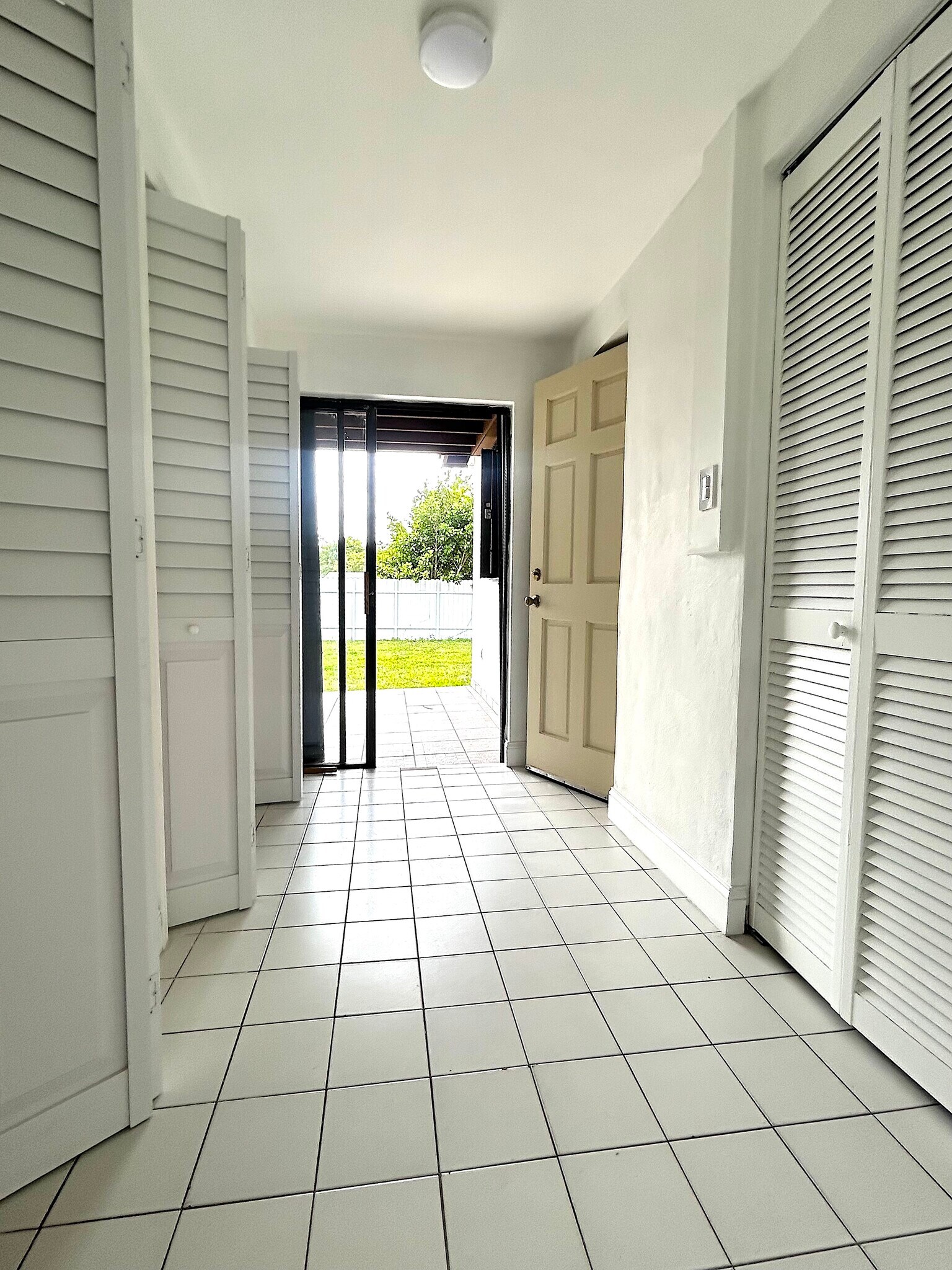 Building Photo - 6001 SW 116th Ave