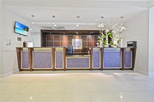 Building Photo - 1800 N Bayshore Dr