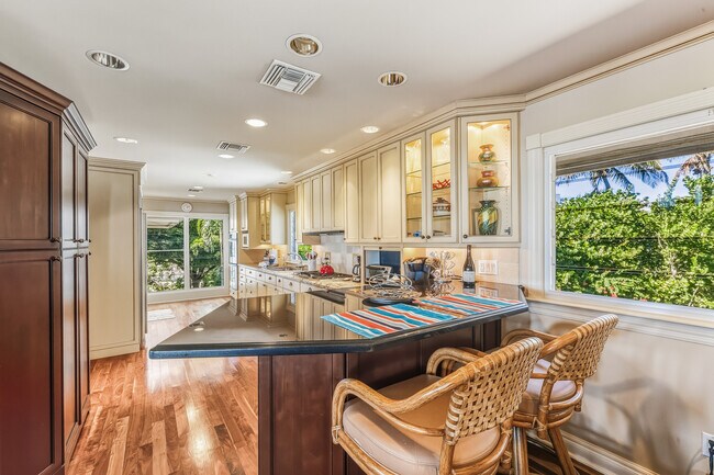 Building Photo - 1600 Treasure Ln