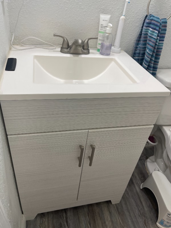 Building Photo - 7210 N Manhattan Ave