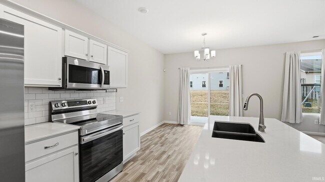 Building Photo - 3597 Canal Square Dr