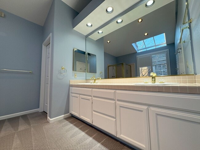 Building Photo - Charming Waterfront Single Family Home in Redwood Shores Available Now!