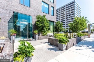 Building Photo - 1650 Silver Hill Dr