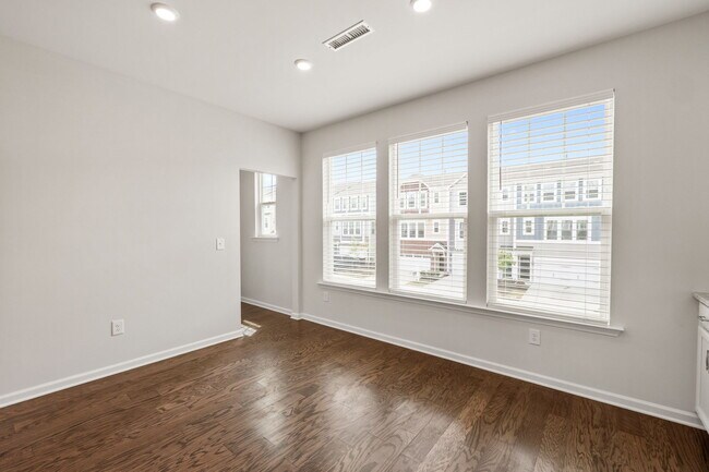 Building Photo - 1039 Commack Dr