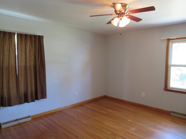 Building Photo - 412 Macarthur Avenue
