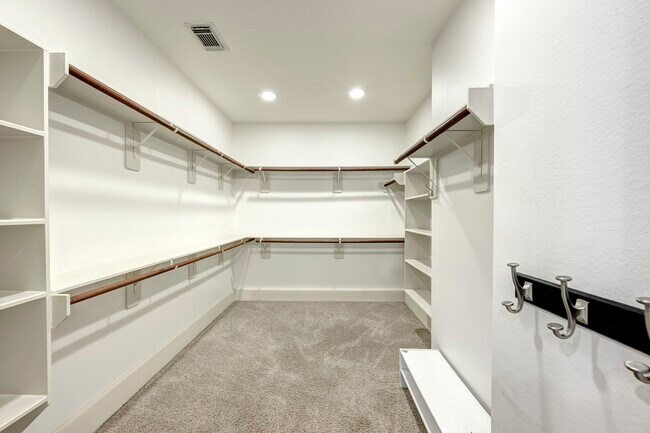 Building Photo - 931 W 23rd St