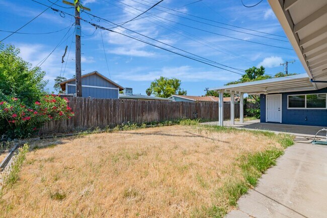 Building Photo - 5400 Valletta Way
