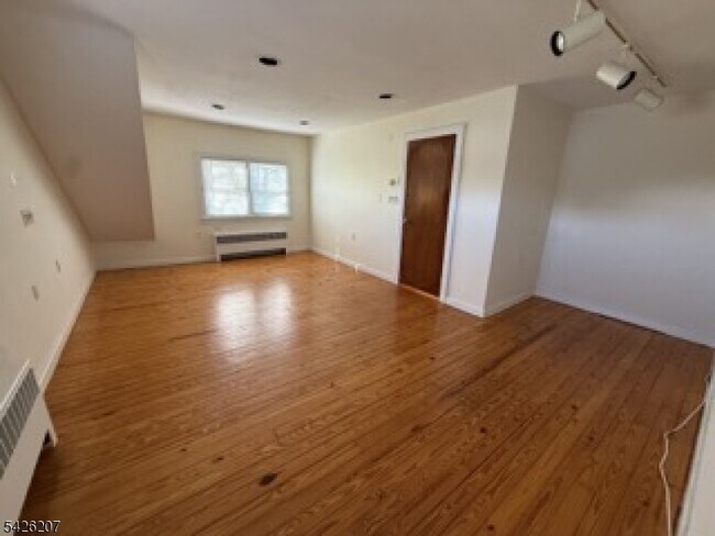 Building Photo - 95 Westview Ave