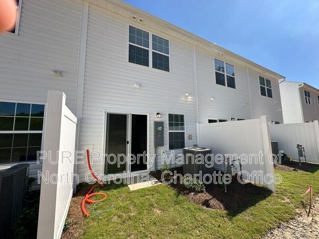 Building Photo - 1835 Autumn Mist Dr