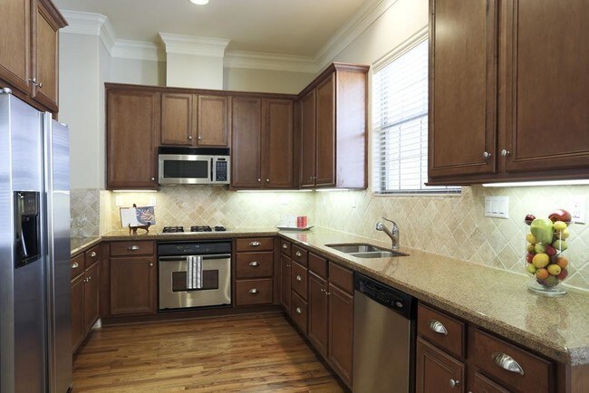 Building Photo - 2822 Helena St