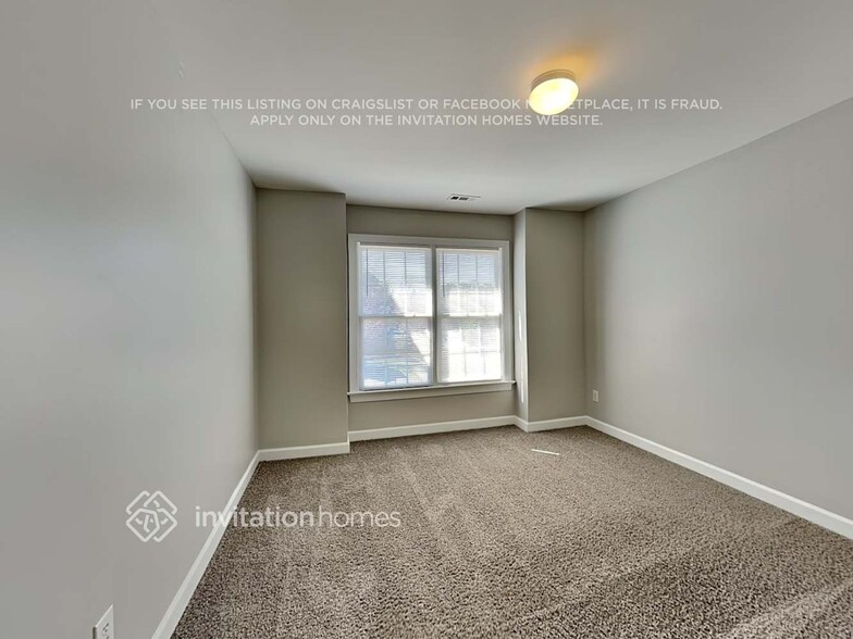 Building Photo - 1001 Crystal Water Dr