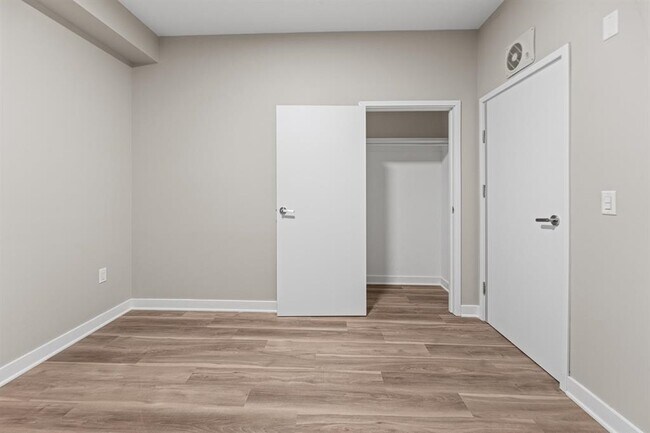 Building Photo - 475 Communipaw Ave