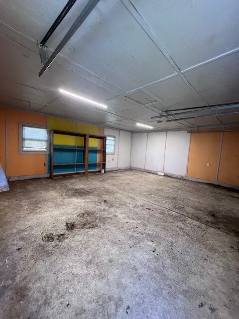 Building Photo - 832 Craig St