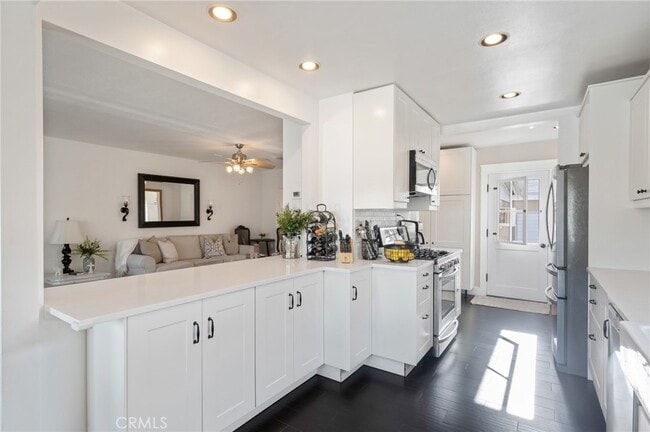 Building Photo - 4637 Hackett Ave