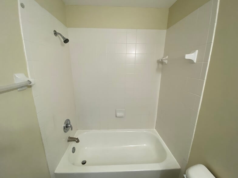 Building Photo - 1320 SE 31st Ct