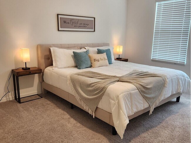 Building Photo - 3 Bed 2,5 Bath Townhouse Davenport