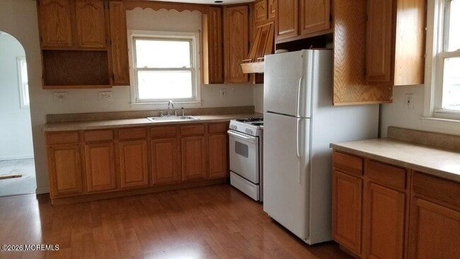 Building Photo - 702 Edmunds Ave