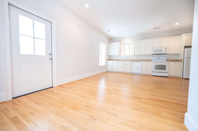 Building Photo - 42 Grove Ln