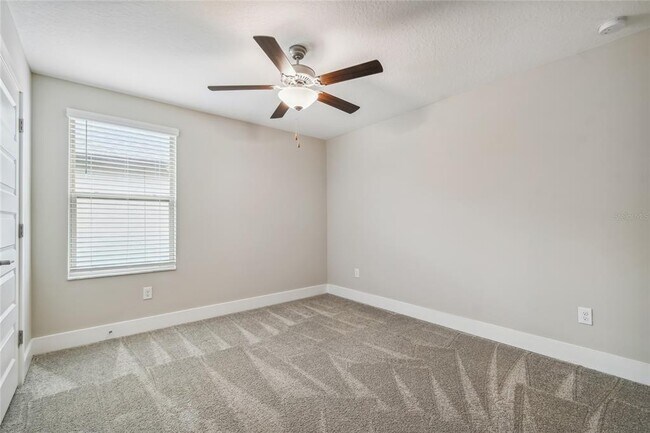 Building Photo - 9754 Little Bluestem Dr