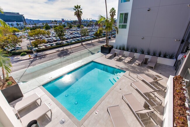 Building Photo - Unit Type: D2 Penthouse | 2 Bedroom + Loft...
