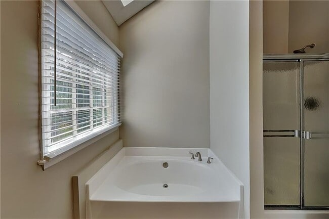 Building Photo - 4759 Shallow Ridge Rd NE