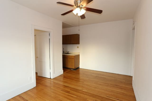 Building Photo - 962 W Cornelia Ave