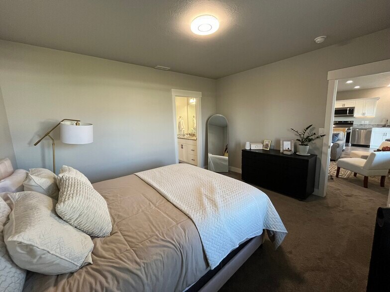 Building Photo - 7899 N Bristlecone Rd