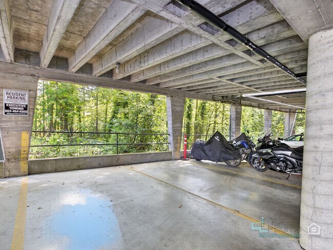 Building Photo - 1 Bedroom Condo Near OHSU + Parking