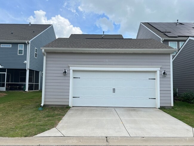 Building Photo - 4/2.5 Townhome Available Now!