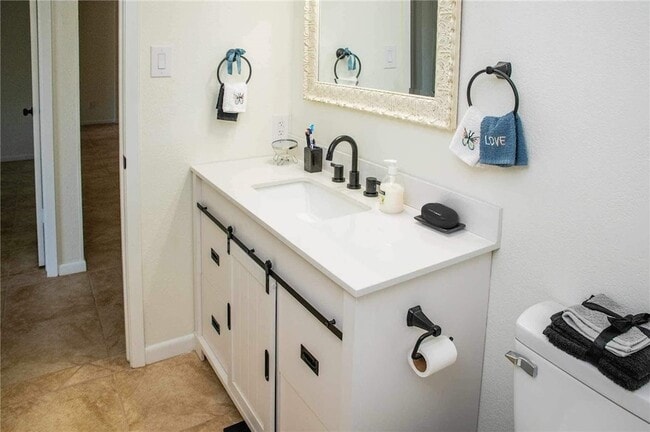 Building Photo - 9563 Goldfinch Cir