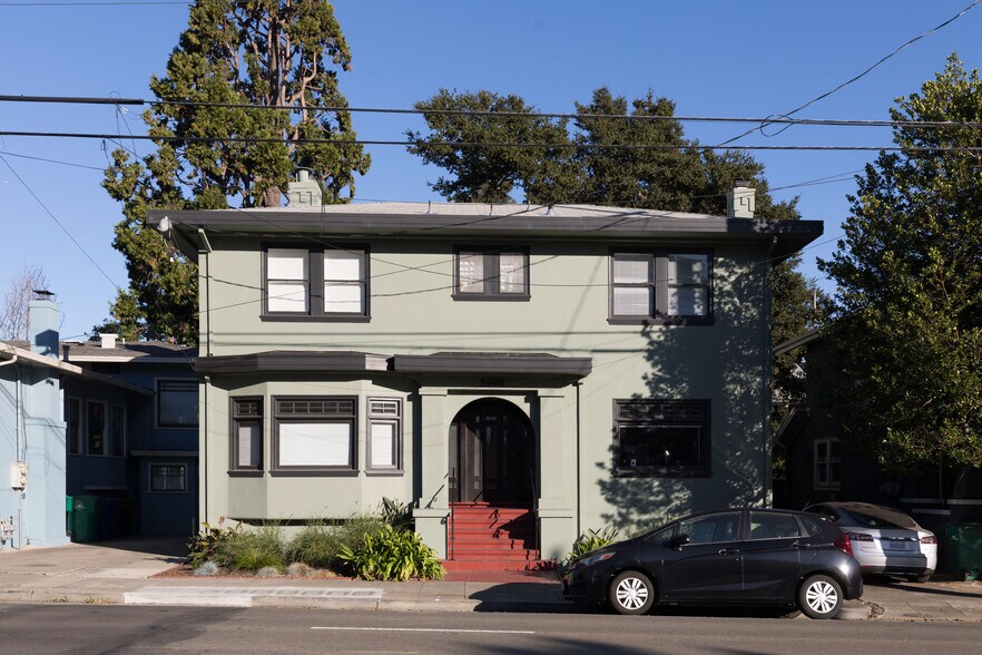 Building Photo - 5944 Claremont Ave