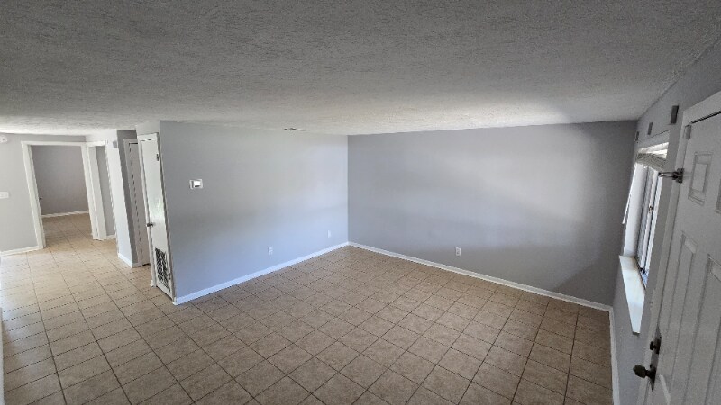Building Photo - 825 Bradley Cir