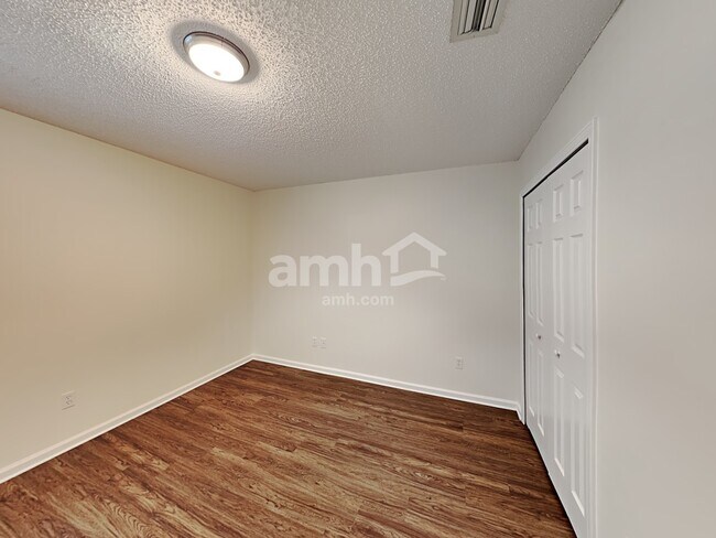 Building Photo - 745 Grand Parke Dr