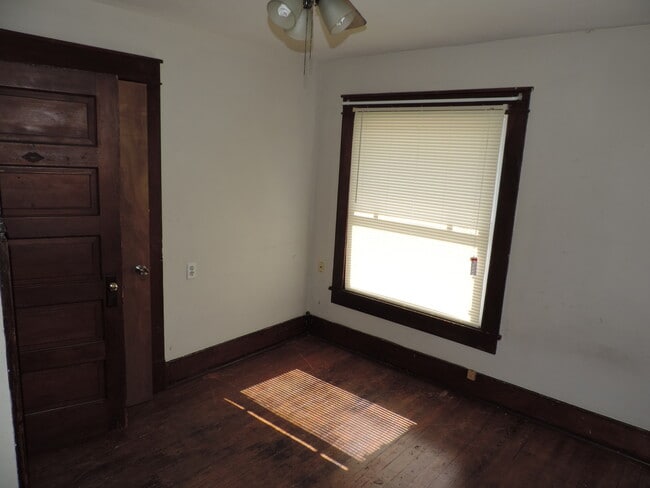 Building Photo - 108 S College St