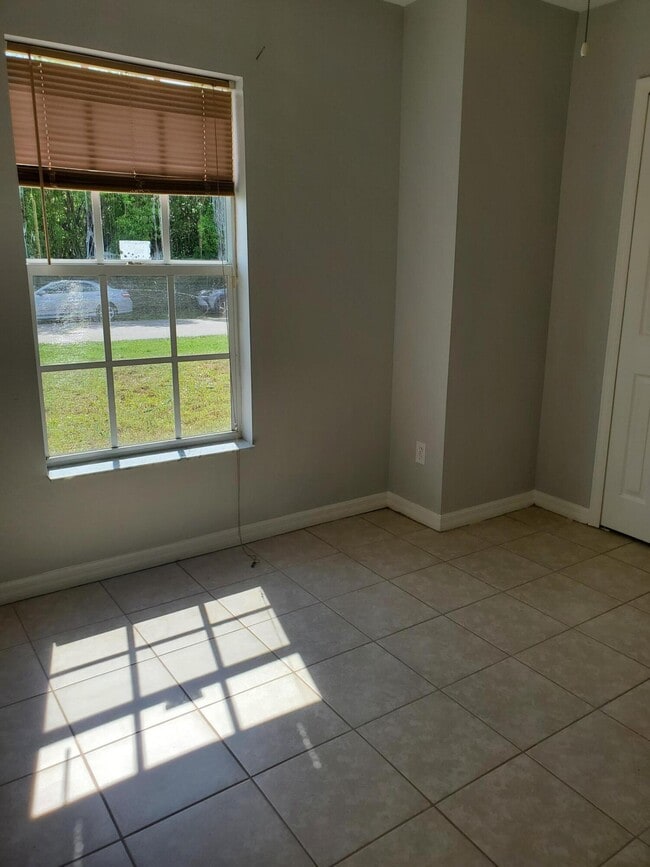 Building Photo - 3234 SW Fillmore St