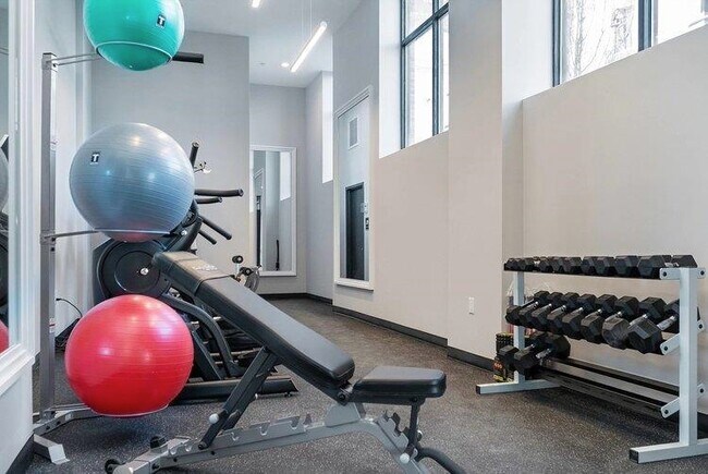 Building Photo - 119 Peter St