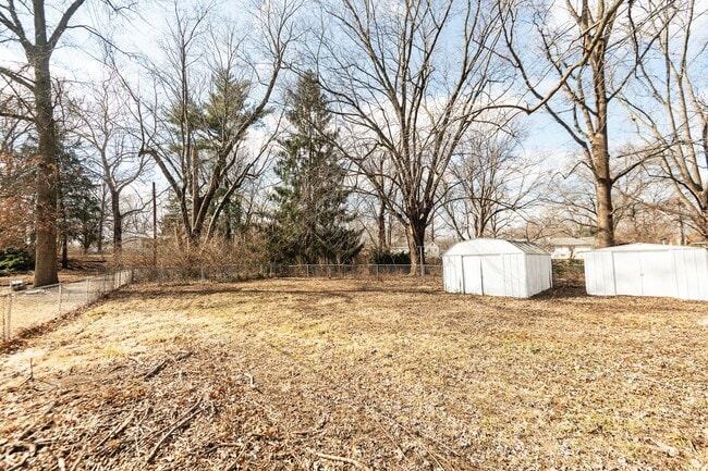 Building Photo - Lovely 3 Bedroom 2 Bathroom Home