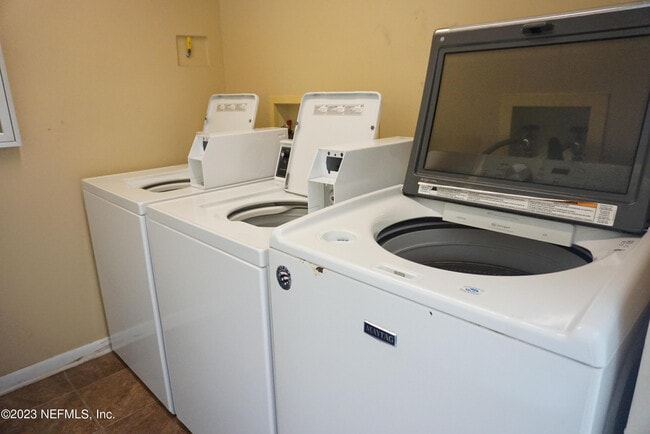 Building Photo - 222 14th Ave N